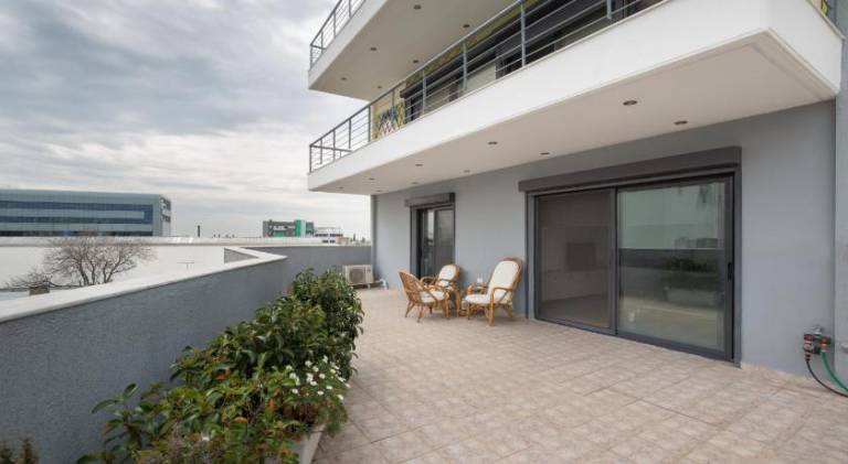Rental apartment with patio — photo 2