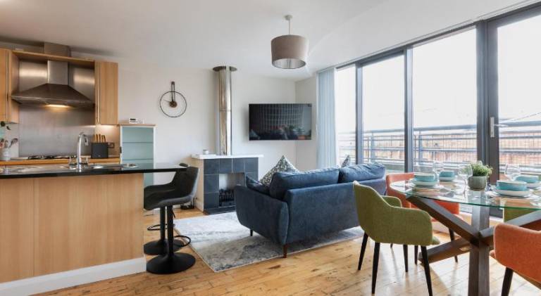 Beautiful holiday apartment with terrace | Next to Belfast City Hall | Good for workation | Pets are welcome — photo 4