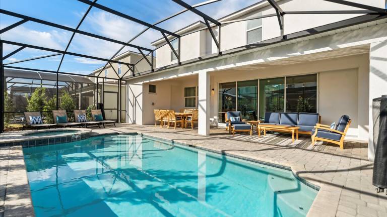 Vacation home with private pool, barbeque & jacuzzi in Osceola, FL