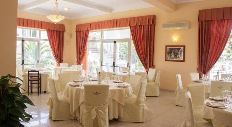 King's House Hotel Resort — photo 2