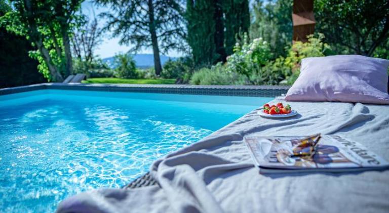 Villa with pool — photo 4