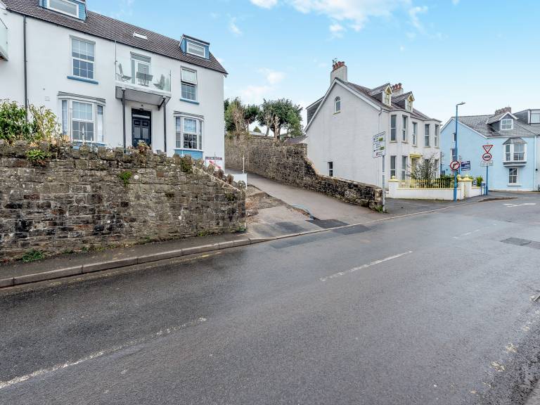 Family-friendly cottage with grill | Beach view | Next to the beach | Pet-friendly in Tenby