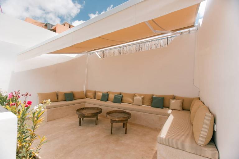 Private riad with swimming pool and breakfast included