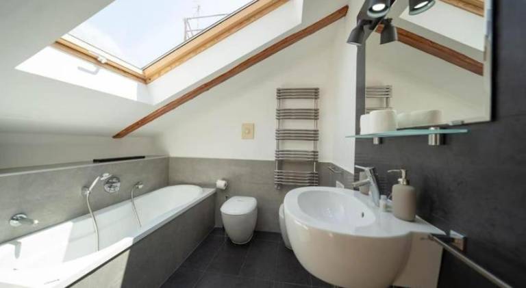Beautiful serviced apartment | Close to Naples Cathedral | Suitable for remote work | Pets allowed — photo 2