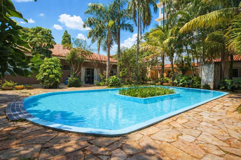 Casa com Piscina e Churrasqueira em Taguatinga