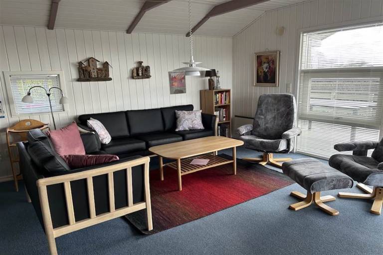 Vacation home with hot tub, sauna & yard | Water view — photo 3