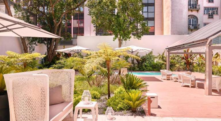 Nice apartment with patio, yard & pool | Close to Santa Justa Lift | Pet-friendly — photo 4