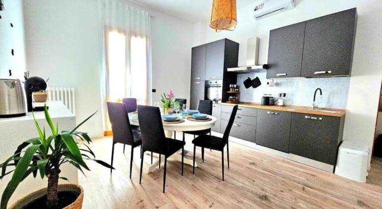 Apartment with patio — photo 3