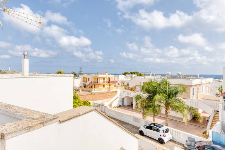 Apartment 'Baia Delle Sirene Le' with Private Terrace and Air Conditioning — photo 4