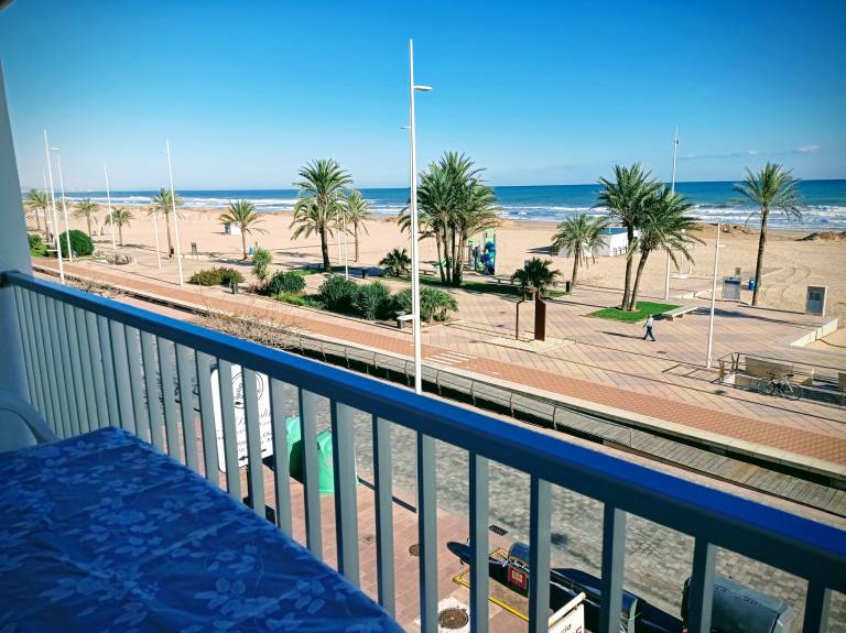 Rental apartment with terrace, yard & pool | Beach view — photo 5