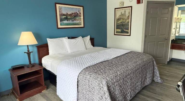 Brentwood Inn & Suites in Roanoke Rapids, NC