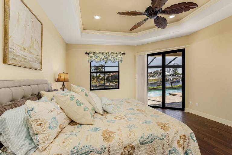 Waterfront Haven Pet Friendly Heated Pool Dock — photo 4