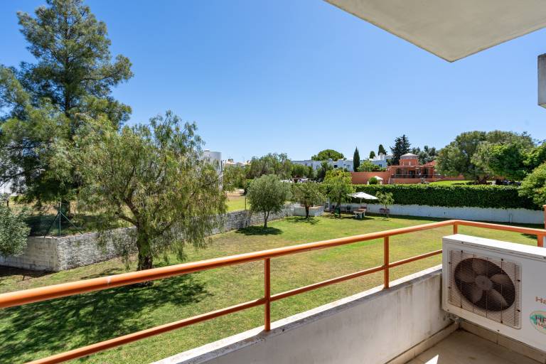Family-friendly apartment with pool, garden & fast internet | Garden view | Dogs allowed — photo 2