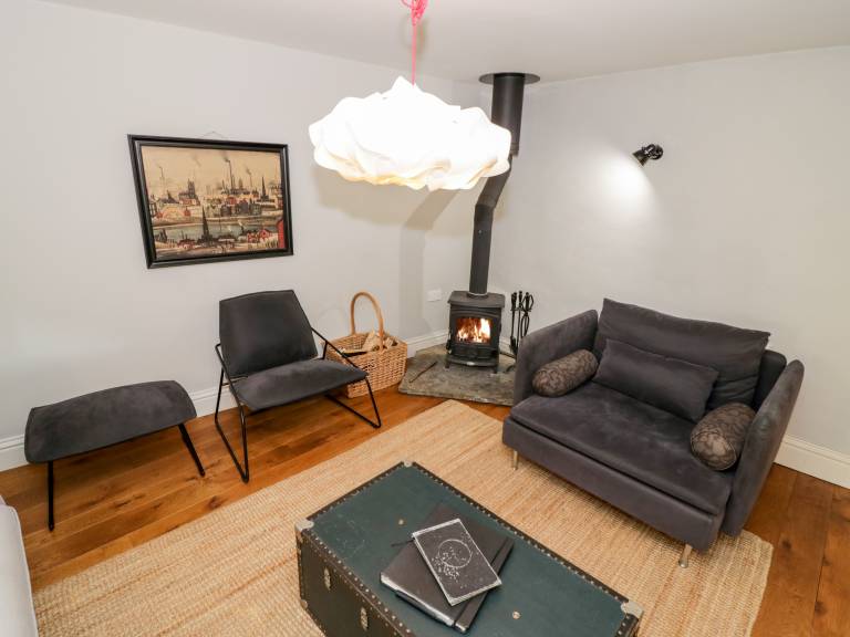 Cottage with yard — photo 4