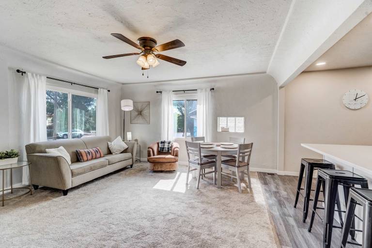 Newly Built 3BD Retreat w Mtn Views Game Room — photo 2