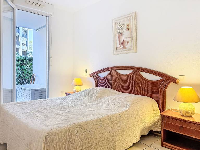 Lovely apartment with patio, yard & pool — photo 5
