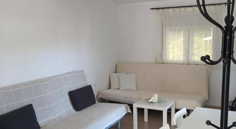Apartment with terrace & yard — photo 5