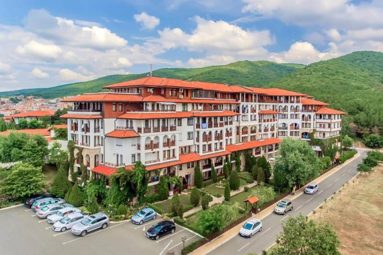 Serviced apartment with yard, patio & pool | Close to the beach | Pets allowed in Sveti Vlas
