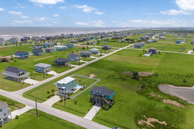 3 Blocks to the Beach! Peaceful Galveston Getaway — photo 2