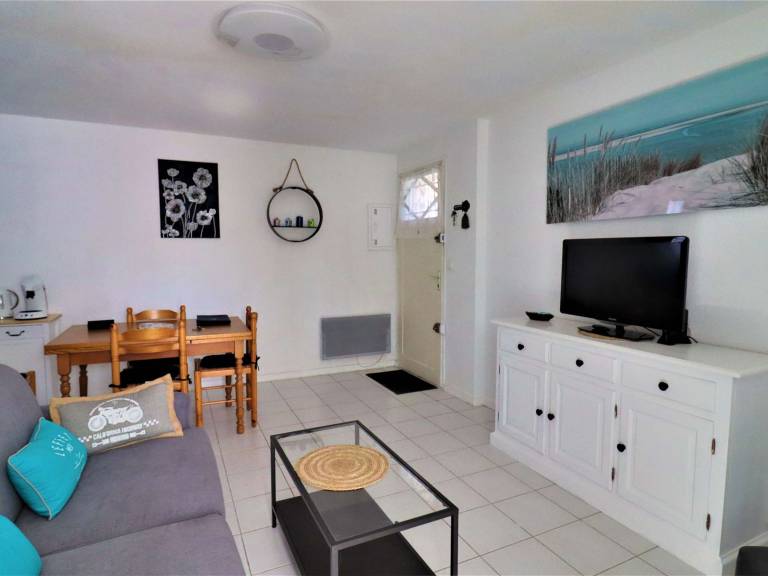 Holiday apartment with garden & barbecue — photo 3