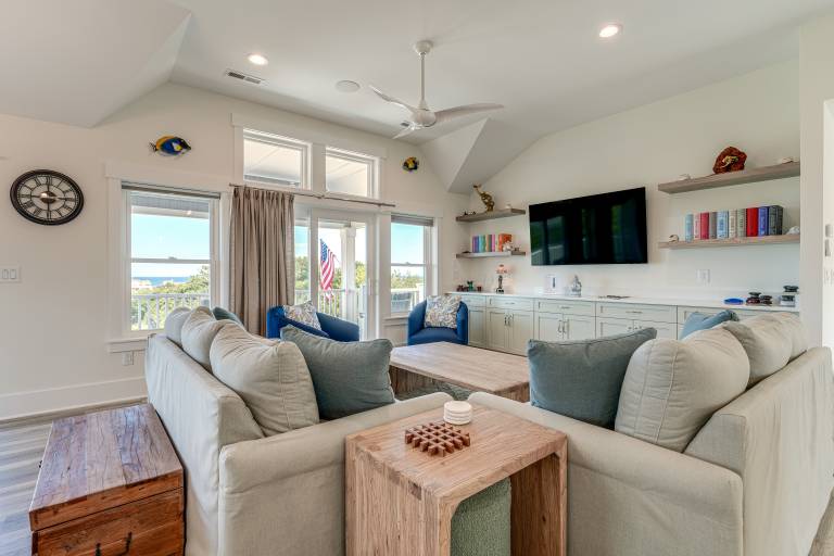 Walk to Beach Southern Shores Retreat w Hot Tub
