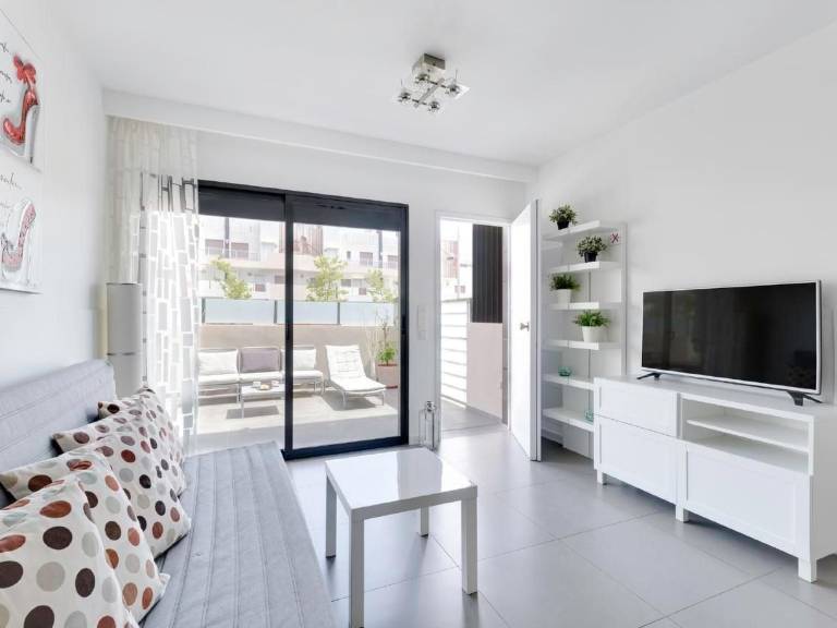 Apartment with terrace & pool — photo 4