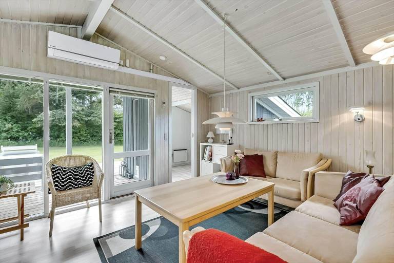 Vacation home with jacuzzi, terrace & barbecue — photo 4