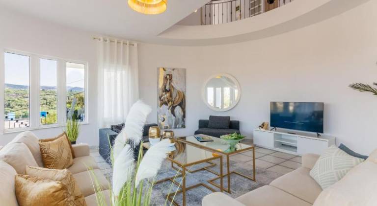 Fully equipped pleasant villa with jacuzzi, yard & patio | Good for workation | Pets are welcome — photo 2