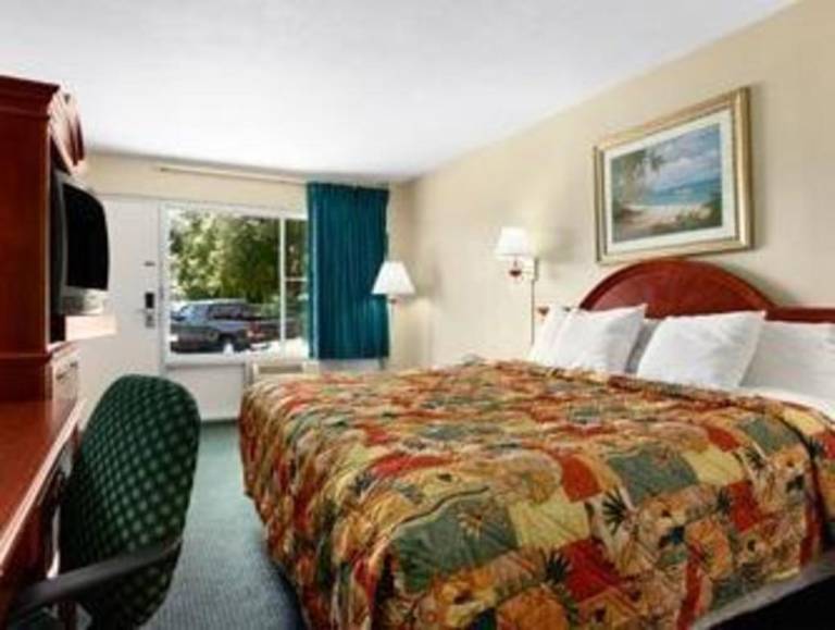 Rodeway Inn Leesburg Chain of Lakes — photo 5