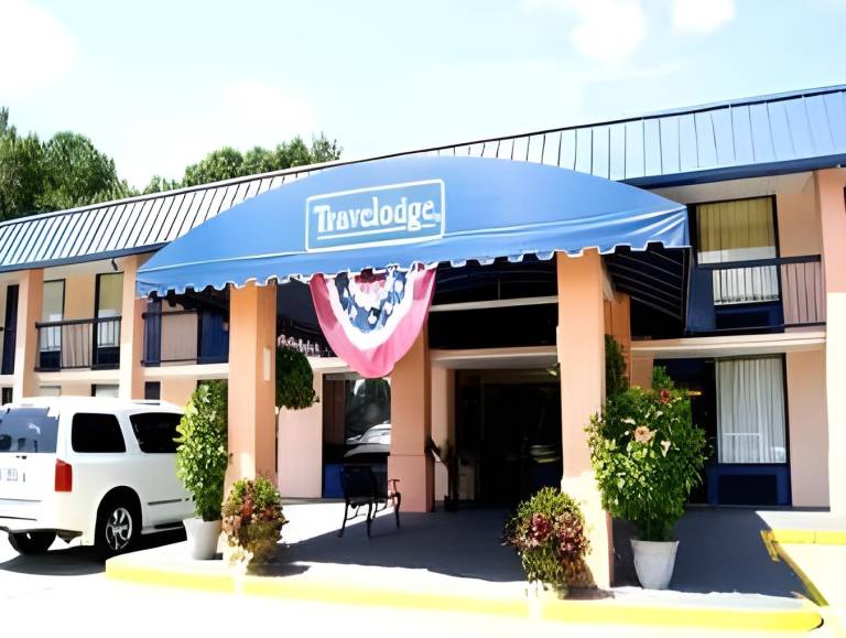 Travelodge by Wyndham Savannah Area/Richmond Hill in Richmond Hill, GA