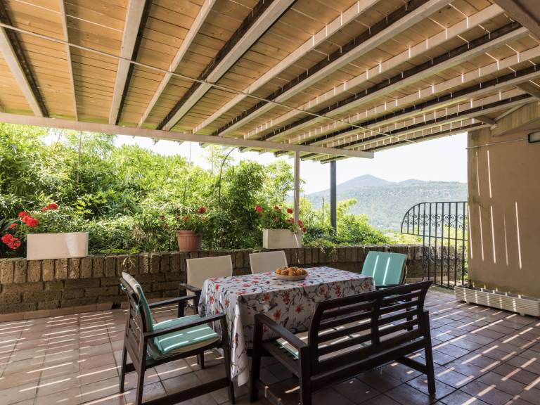 House with patio, barbeque & yard | Lake view — photo 4