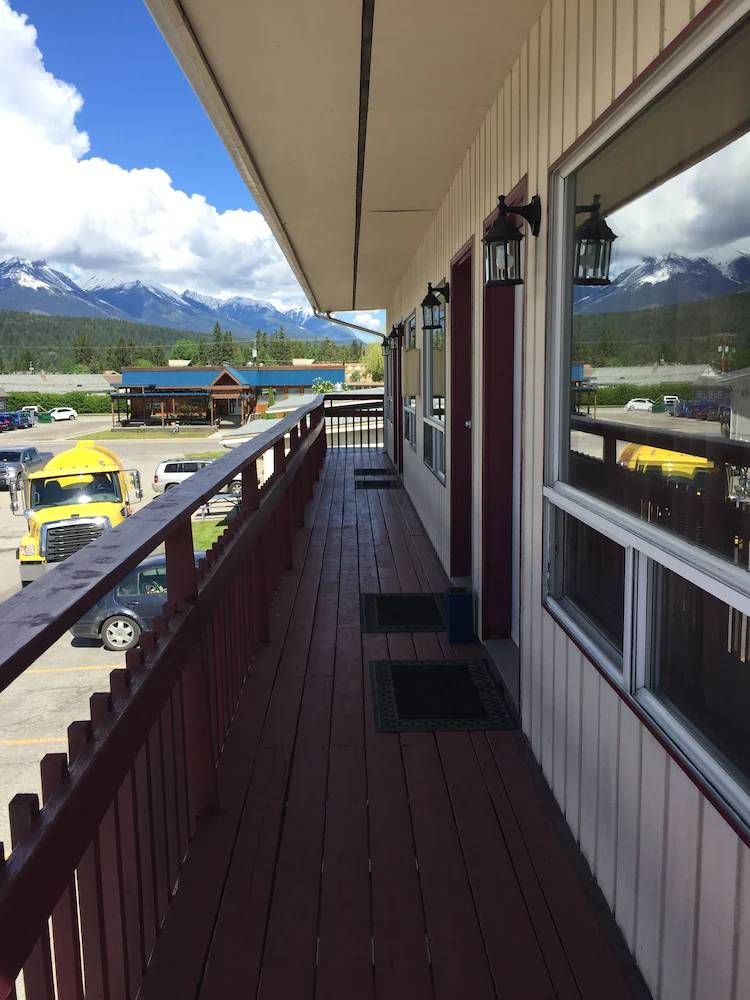 Motel  Golden