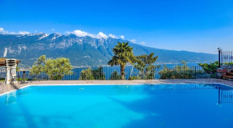 Rental apartment with pool & jacuzzi in Tremosine