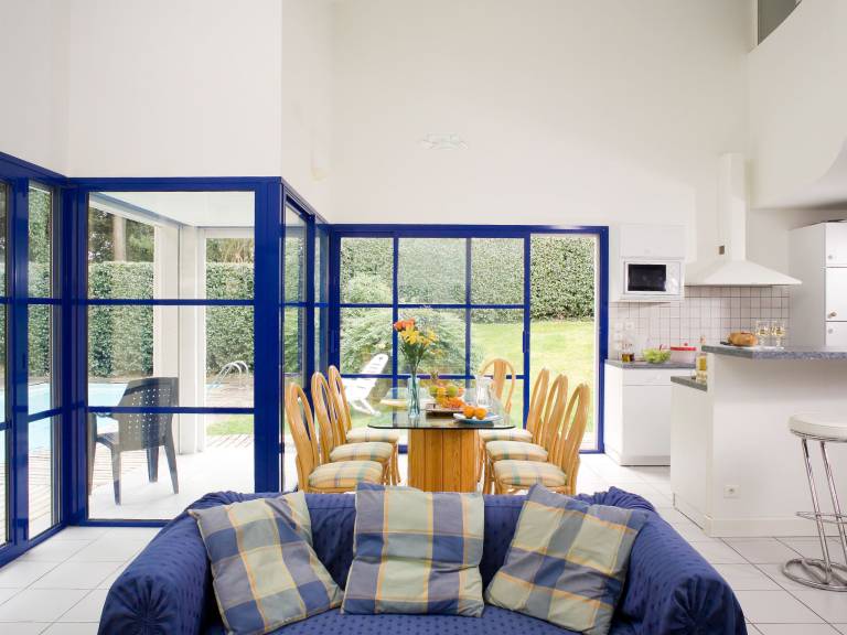 Vacation home with patio, garden & private pool | Pets allowed — photo 4