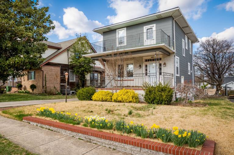 House with garden & patio in Baltimore, MD