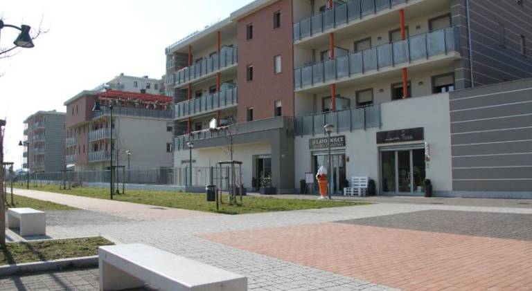 Apartment with patio & yard — photo 3
