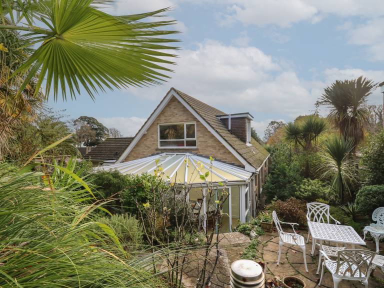 Children-friendly cottage with yard | Beach view | Pets allowed — photo 2