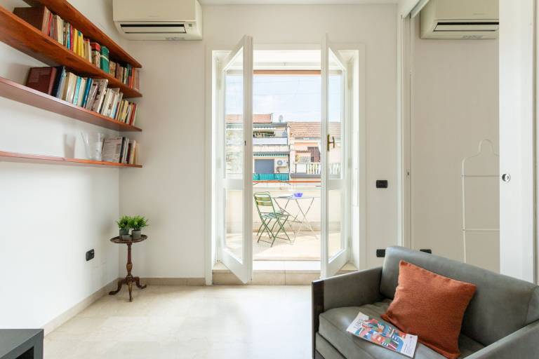 Apartment with terrace | Near Milano Centrale railway station | Panoramic view | Dogs allowed — photo 2