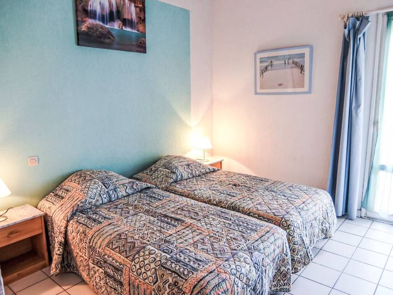 Fully equipped holiday apartment with pool & terrace | Mountain view | Next to the beach | Dogs allowed — photo 3