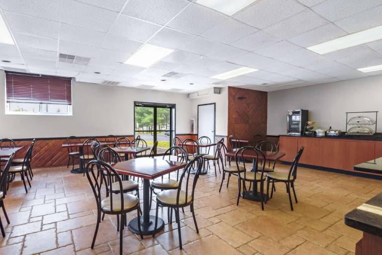SureStay Plus by Best Western McGuire AFB Jackson — photo 5