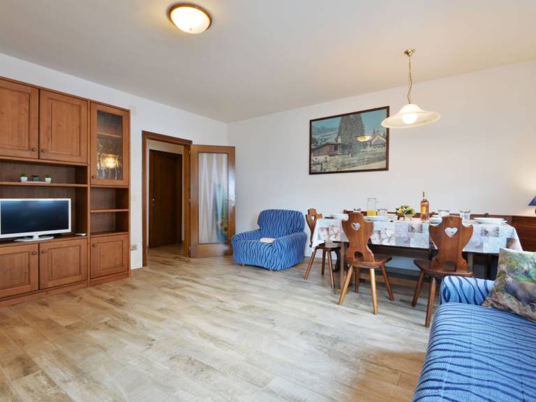 Holiday apartment with garden — photo 2