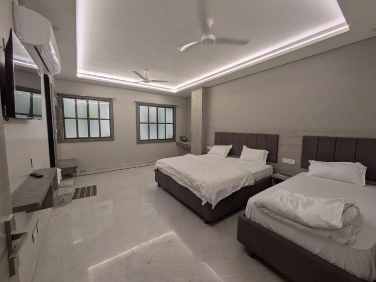 Haritwal Guest House near kashi vishwanath temple