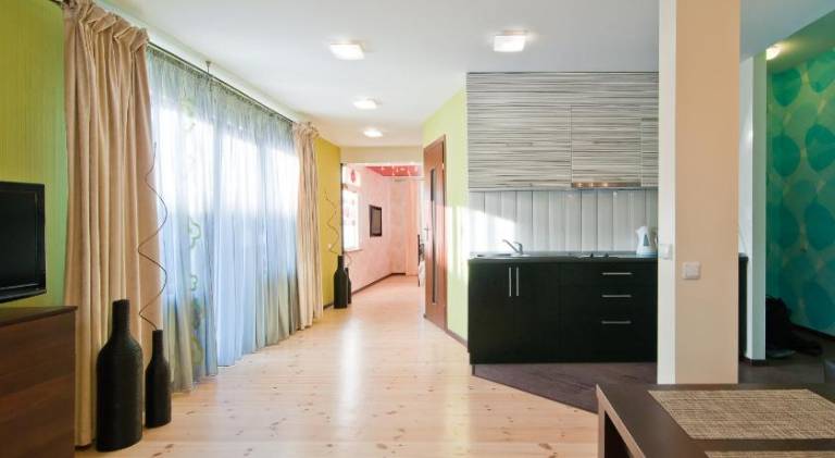 Apartment with patio & barbecue — photo 2