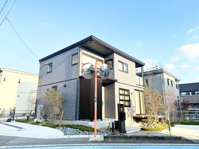 House  Hirozaki