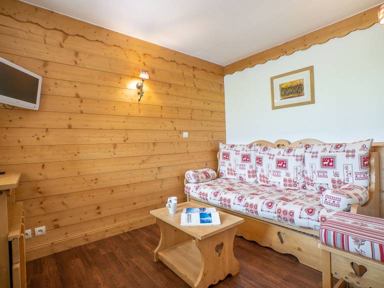 Family-oriented beautiful rental apartment with patio | Mountain view | Close to the ski | Pet-friendly in Les Belleville