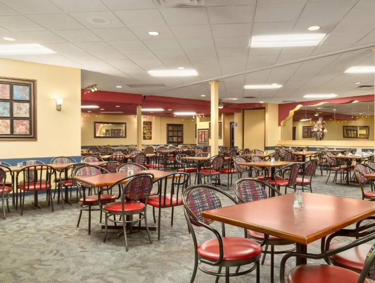 Travelodge by Wyndham Edmonton East — photo 5