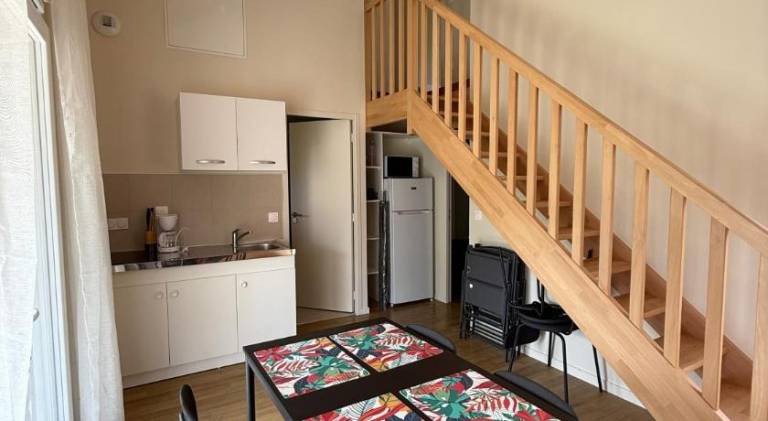 Apartment with yard, BBQ & pool | Pets are welcome — photo 5