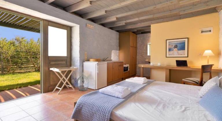 Villa with barbeque, private pool & garden | Perfect for remote work — photo 2