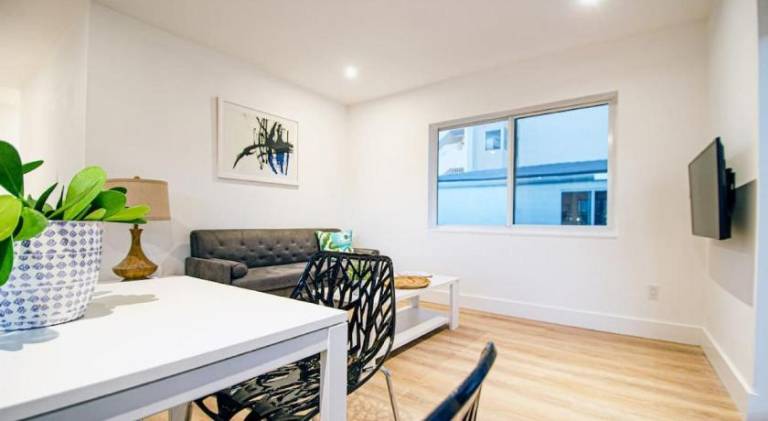Apartment with garden — photo 2