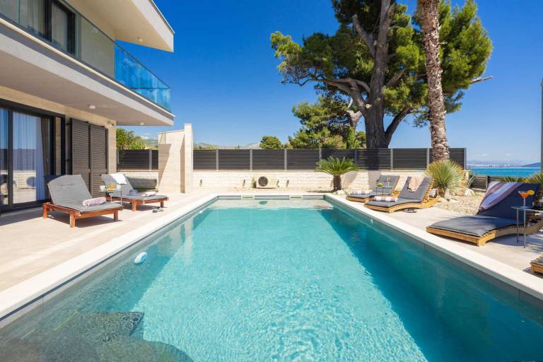 Beachfront Villa Tota with Pool — photo 4